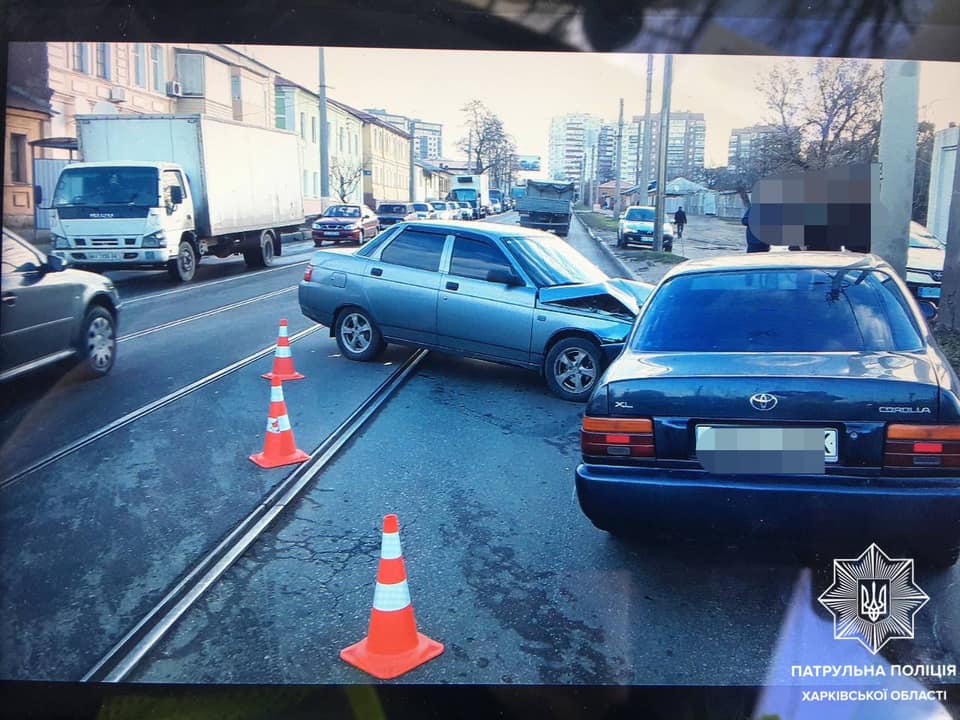 ДТП Харьков: ВАЗ и Toyota столкнулись на улице Гольдберговской